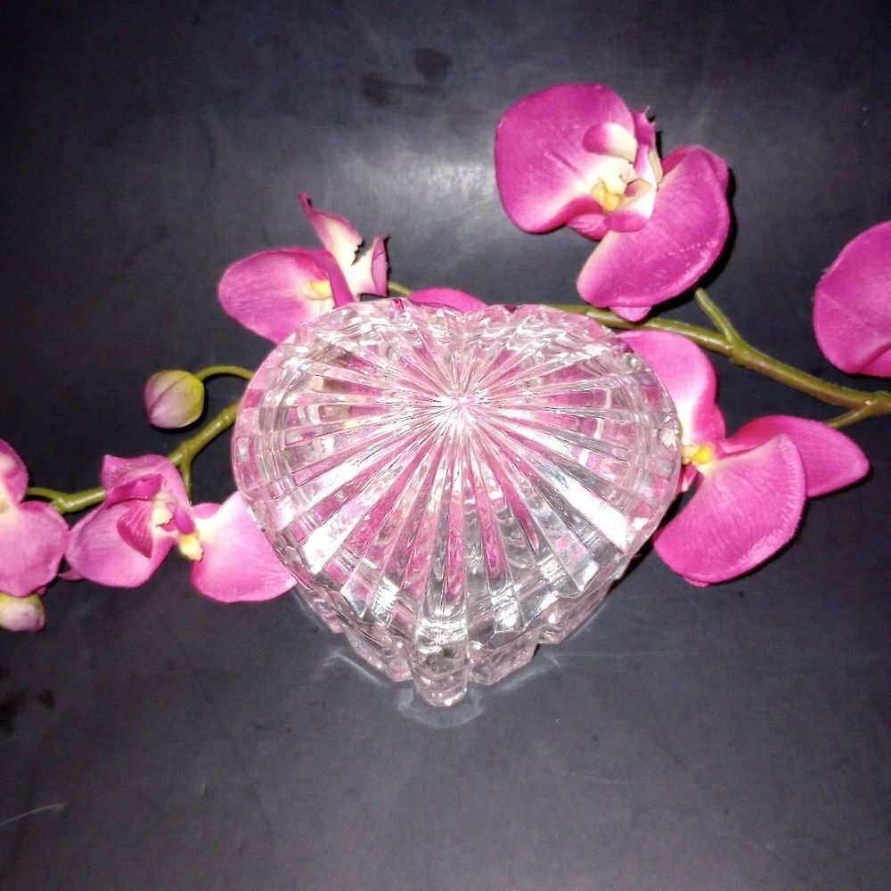 ❤️ Vintage Crystal Heart Covered Trinket Jewelry Dish